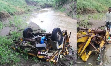 पुराच्या पाण्यात प्रवाशांसह ऑटो गेला वाहून.! सुदैवाने ऑटोतील तीन जण बचावले...