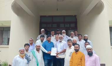 गाजापूर येथील मुस्लिम समुदयावर केलेल्या भ्याड हल्लाच्या निषेधार्थ मुस्लिम समाजाकडून प्रशासनाला निवेदन.! कारवाईची मागणी...