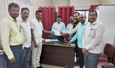 शिक्षक संघाचे गटशिक्षणाधिकाऱ्यांना निवेदन; प्रलंबित प्रश्न तात्काळ सोडविण्याची मागणी