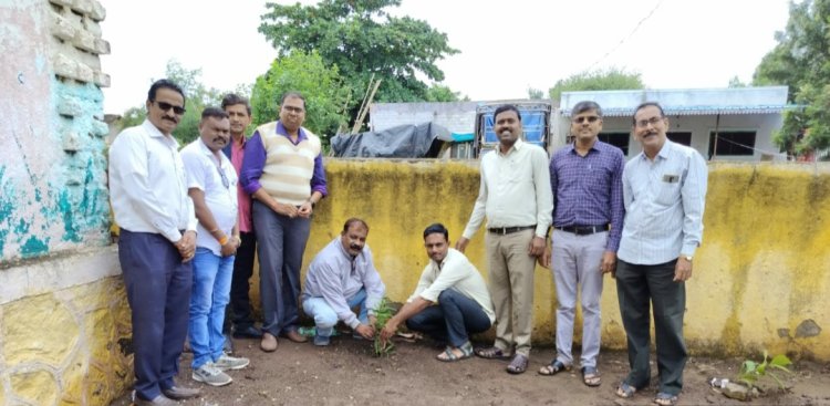 पालखेड बंधारा जिल्हा परिषद शाळेत वृक्षारोपण...