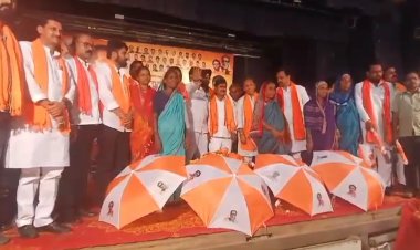 मा. मुख्यमंत्री पक्षप्रमुख उध्दव ठाकरे यांच्या वाढदिवसानिमित्त; छत्री व ब्याग वाटप...