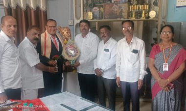 मुख्याध्यापक शेजवळ यांचा पत्रकारांकडून सत्कार...