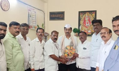 प्रा. अशोक बागुल (सर) यांची दिंडोरी शहरात नागरिकांना सदिच्छा भेट...