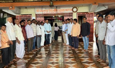 खा. वसंतराव चव्हाण यांच्या उत्तम आरोग्यासाठी; बारडकर यांच्याकडून श्री शीतला देवी चरणी महाआरती...