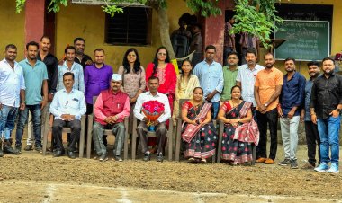 माजी विद्यार्थ्यांचा हृदयस्पर्शी स्नेहमेळावा.! २० वर्षांनंतर जमले एकत्र...