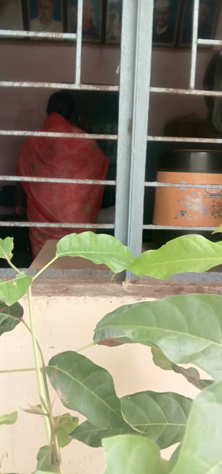 सरपंच महिलेस ग्रामपंचायत कार्यालयात कुलुप लावून कोंडले.! ॲट्रासिटीनुसार गुन्हा दाखल...