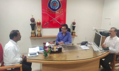 वाहतूक समस्या दूर करण्यासाठी खा. भास्कर भगरे यांनी घेतली प्रादेशिक परिवहन अधिकाऱ्यांची भेट...