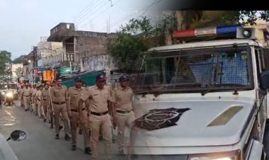 आगामी सण - उत्सवाच्या पार्श्वभूमीवर पोलिसांचा रूट मार्च...