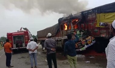 उभ्या ट्रकला पाठीमागून धडक; ट्रक पेटला सुदैवाने जिवीत हानी टळली