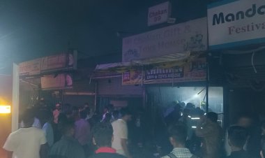 BIG BREAKING : चाकण-तळेगाव रस्त्याच्या लगत दोन दुकानांना भीषण आग..!