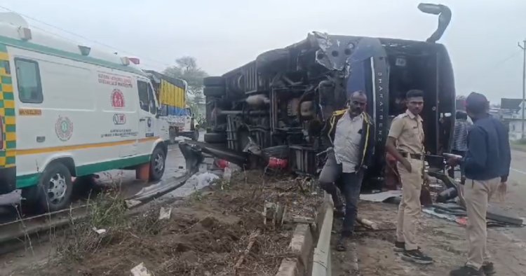 ट्रॅव्हल्स बसचा वासनगाव पाटी जवळ अपघात; पाच ते सात प्रवासी जखमी...