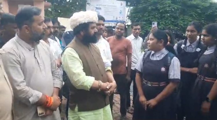 एस.टी.महामंडळाचे अध्यक्ष भरत गोगावले यांच्याकडून दिंडोरी बस्थानकाची पाहणी