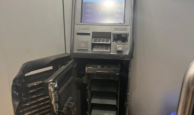 दिंडोरीत ए.टी.एम फोडून पाच लाखाची चोरी...