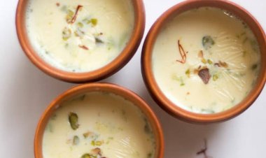 ग्रामीण भागात दूध आटवण्याची परंपरा आजही कायम.! दुधाचे भाव वाढण्याची शक्यता?