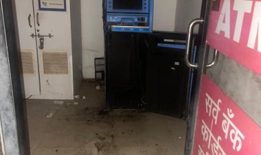 BIG BREAKING : बिरदवडी फाटा येथे चोरट्यानी ATM फोडले, पण पोलिसांच्या समय सूचकतेमुळे १२ लाख वाचले..!