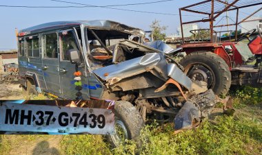 देव दर्शनासाठी भाविक घेऊन जाणाऱ्या क्रूझरचा भीषण अपघात.! उभ्या ट्रॉलीला धडक, 13 जण गंभीर जखमी