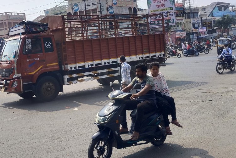 चाकण वाहतूक विभागाचा कारभार रामभरोसे, चौक जांब,पोलीस लांब...!