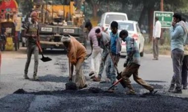 रस्ता दुरुस्ती  : चाकण-तळेगाव रस्त्यावर स्थानिक नागरिकांकडून गतिरोधक टाकण्याची मागणी..!