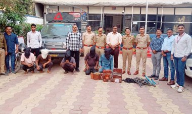 क्राईम :   चाकण पोलीस ठाण्याच्या हद्दीतील विद्युत रोहित्र चोरी करणाऱ्या पाच परप्रांतीय आरोपींना चाकण पोलिसांकडून अटक, पोलिसांच्या कामगिरीचे सर्व स्तरातून कौतुक ..!