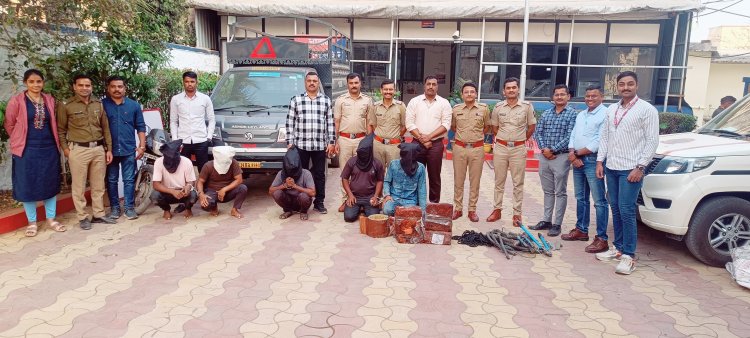 क्राईम : चाकण पोलीस ठाण्याच्या हद्दीतील विद्युत रोहित्र चोरी करणाऱ्या पाच परप्रांतीय आरोपींना चाकण पोलिसांकडून अटक, पोलिसांच्या कामगिरीचे सर्व स्तरातून कौतुक ..!