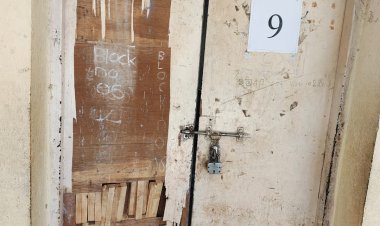 शेलपिंपळगाव येथील श्री. शिवाजी विद्यालयाच्या मोडकळीस आलेल्या इमारतीमुळे विद्यार्थी व शिक्षक यांच्या जीवितास धोका..!