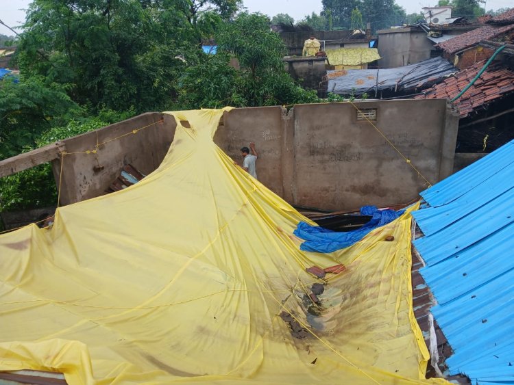 वादळी पावसात गोठा कोसळून लाखोचे नुकसान.! ८ ते १० दुधाळू जनावरे जखमी...