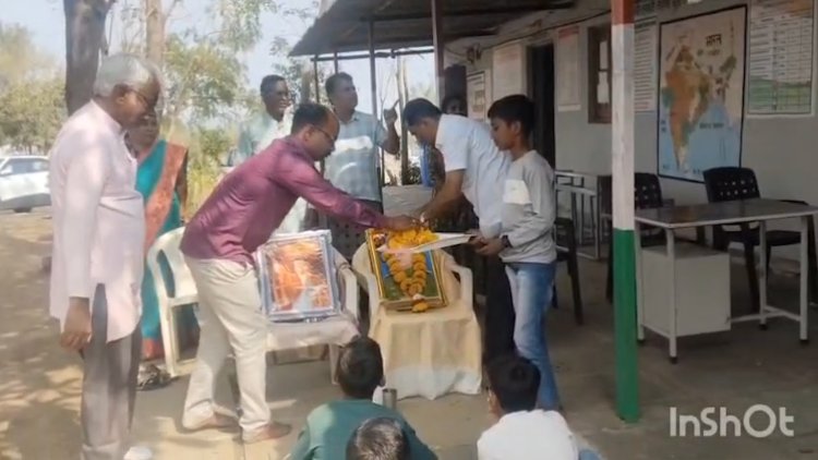 वंगे विद्यालयात नेताजी सुभाष चन्द्र बोस व बाळासाहेब ठाकरे यांची जयंती साजरी...