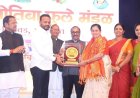 नगराध्यक्षा मनिषाताई सुरेशभाऊ गोरे यांना सावित्रीमाई फुले महिला भूषण पुरस्काराने गौरव...