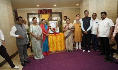 यशवंतराव चव्हाण यांच्या जयंतीनिमित्त विधानभवनात अभिवादन...