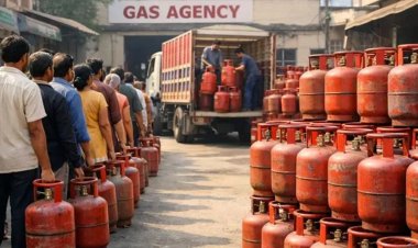 पवनीतील 'भावना गॅस एजन्सी'चा तुघलकी फतवा - ४५ दिवसांनंतरच मिळणार गॅस?  ग्राहकांचे हाल...