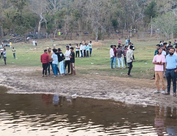 रावणवाडी तलावात बुडून नागपूरच्या युवकाचा मृत्यू .!  24 तासांच्या शोध मोहिमेनंतर मृतदेह हाती - तर 21 मित्र थोडक्यात बचावले...