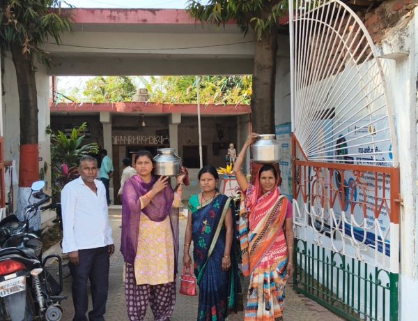 अड्याळच्या महिलांचा पुन्हा एल्गार.!  सरपंचांचे आश्वासन हवेतच; ९ मार्चला ग्रामपंचायतीवर धडकणार 'दुसरा घागर मोर्चा"...