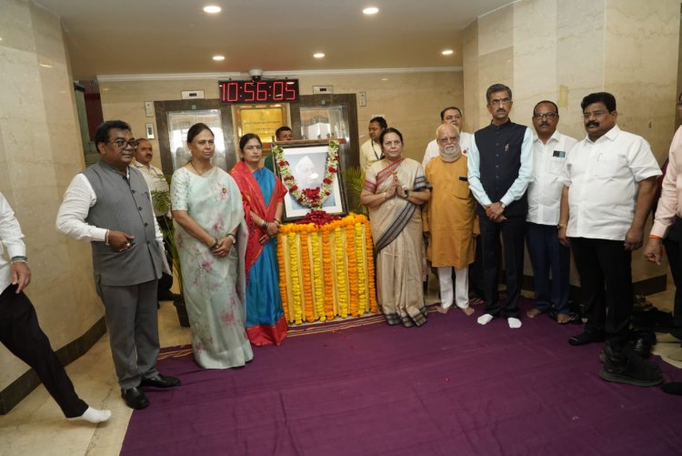 यशवंतराव चव्हाण यांच्या जयंतीनिमित्त विधानभवनात अभिवादन...