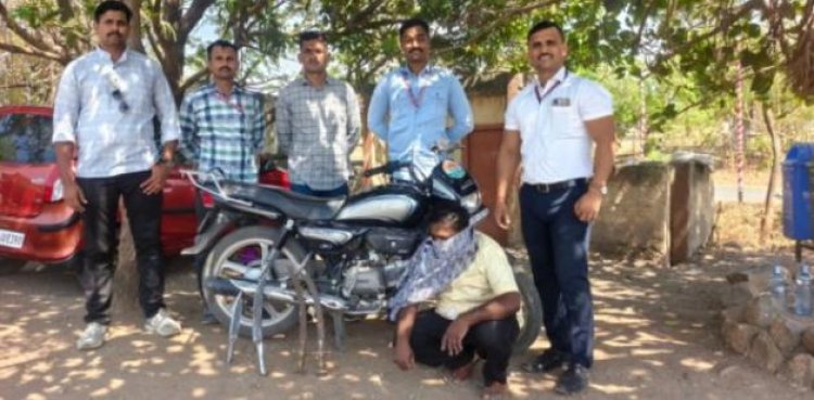 शाळेसमोर तलवारींसह संशयित फिरत होता; चाकण पोलिसांची धडाकेबाज कारवाई...