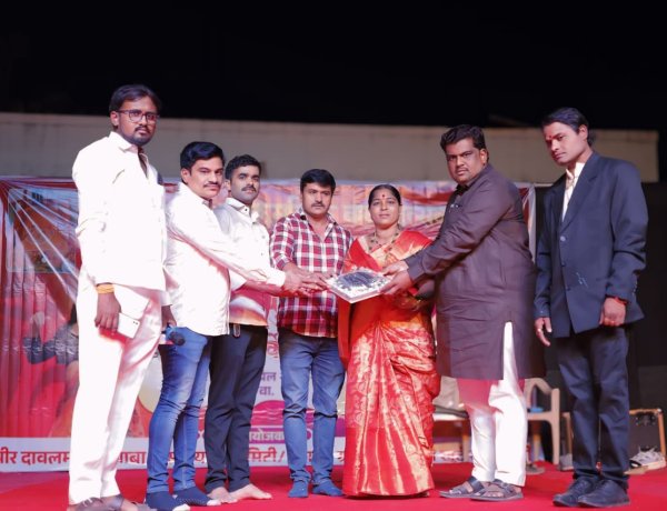 खेड तालुक्यातील खरपूडी येथील खंडोबा मंदिराला भक्तांची मोठी देणगी; खंडोबा मंदिरात चांदीच्या पादुका अर्पण...