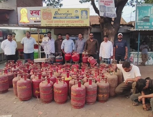 खराबवाडीत अवैध गॅस साठवणुकीचा पर्दाफाश; 81 गॅस टाक्या जप्त, दोघांना अटक...