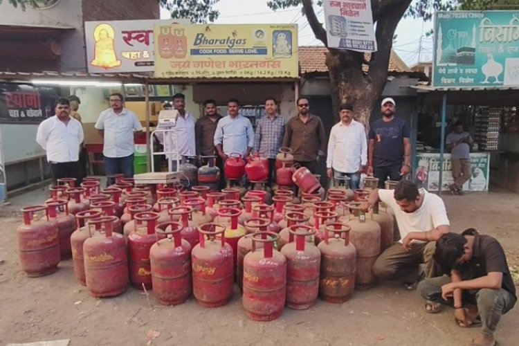 खराबवाडीत अवैध गॅस साठवणुकीचा पर्दाफाश; 81 गॅस टाक्या जप्त, दोघांना अटक...