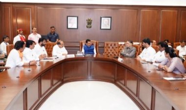 पुणे - नाशिक सेमी हायस्पीड रेल्वे प्रकल्प मूळ सरळ मार्गानेच? मुख्यमंत्र्यांकडून सकारात्मक भूमिका...