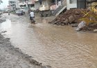 महावितरणच्या निष्काळजीपणाचा फटका नागरिकांना; महाळुंगे-बिरदवडी रस्ता चिखलात