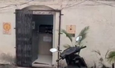 तहसील कार्यालय की ईव्ही चार्जिंग सेंटर? सरकारी विजेवर कर्मचाऱ्याची दुचाकी चार्ज...