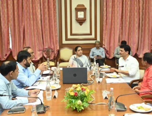 सुनेत्राताई अजित पवारांकडून आरोग्य विभागाला निर्देश; चाकण, महाळुंगे, आंबेठाणसह खेड तालुक्यासाठी मोठे निर्णय