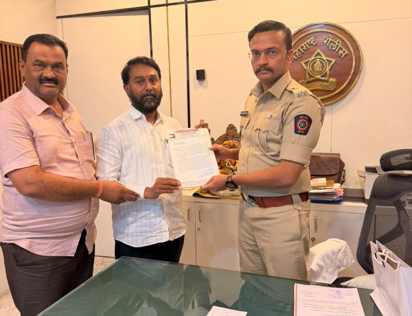 कंपन्यांच्या बसमुळे औद्योगिक परिसरातील वाहतूक कोंडी; उपाययोजनेची मागणी