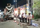 खड्ड्यांमुळे अपघात वाढले; प्रशासनाची वाट न पाहता नगरसेवकाने स्वखर्चाने रस्ता दुरुस्त केला