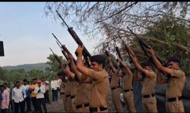 पोलीस उपनिरीक्षक किशन भोईर यांना शासकीय इतमामात अखेरचा निरोप; २१ बंदुकीच्या फैरी झाडून मानवंदना