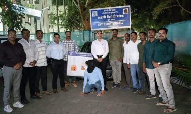स्पा सेंटर चालकाकडे ५० हजारांची खंडणी मागितल्याचा आरोप; १० हजार रुपये स्वीकारताना पत्रकाराला अटक रहाटणी येथे खंडणीविरोधी पथकाची कारवाई