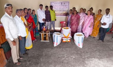 खामुंडीमध्ये महिलांच्या स्वावलंबनाला नवी दिशा! ‘उमेद’ अभियानांतर्गत चार व्यवसायांचे उद्घाटन; महिला बचत गटांची भरारी