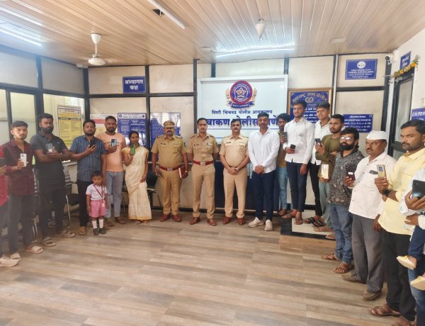 चाकण उत्तर पोलिसांची कारवाई! CEIR पोर्टलच्या मदतीने ३.५० लाखांचे १५ मोबाईल हस्तगत; मूळ मालकांना परत